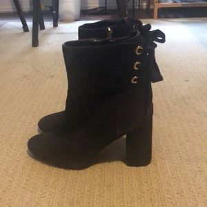 Tommy Hilfiger heeled navy boots with gold detail zipper and ribbon size 9